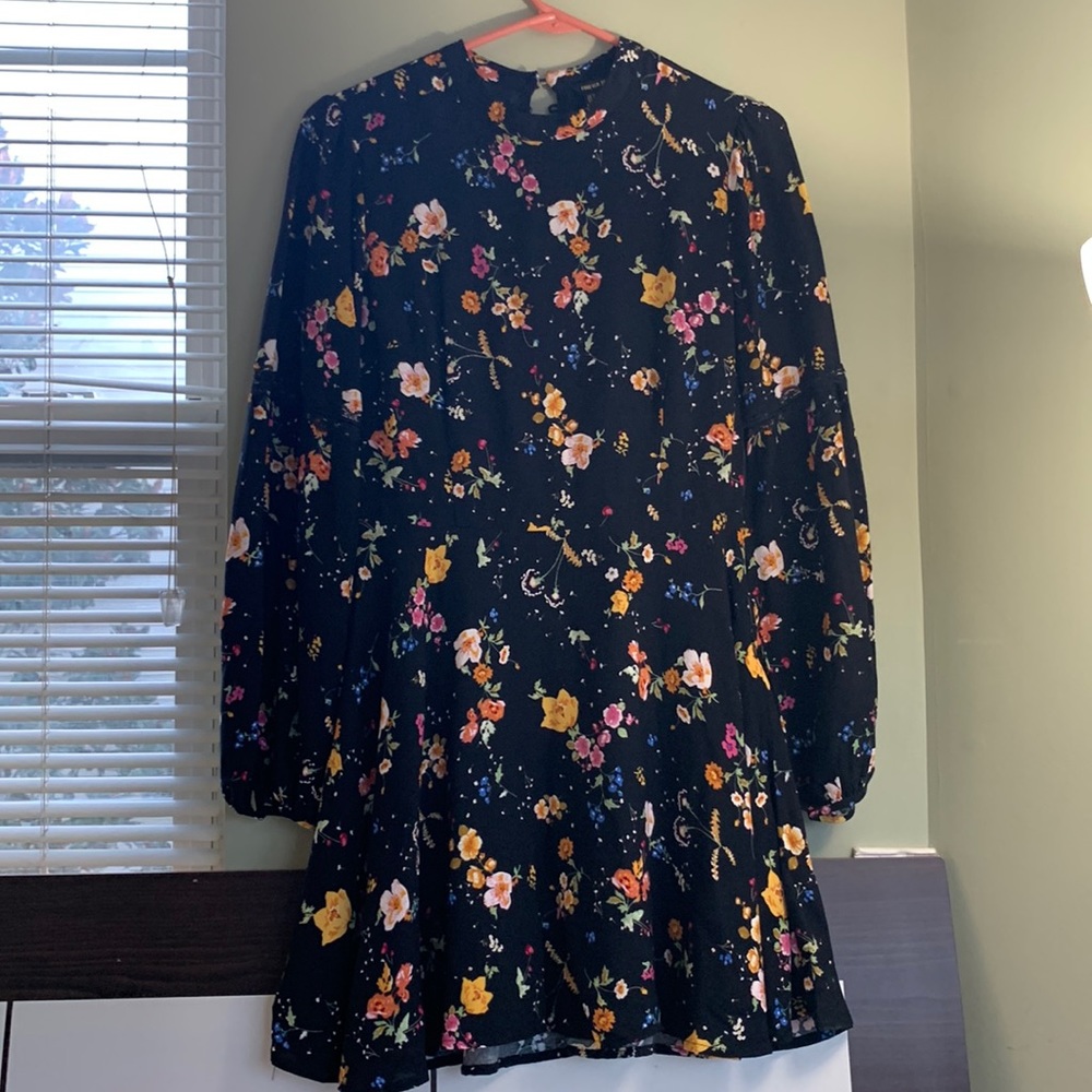Black flower pattern long sleeve dress